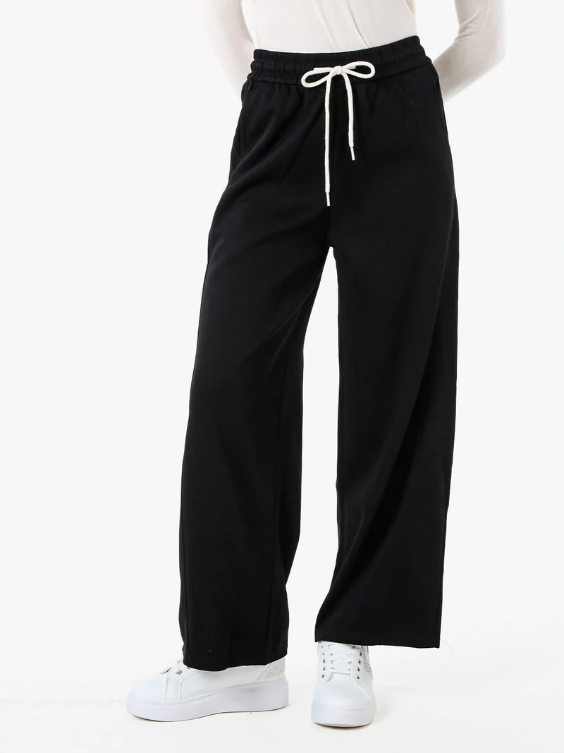 Pantaloni da donna in felpa a gamba larga con coulisse - nero