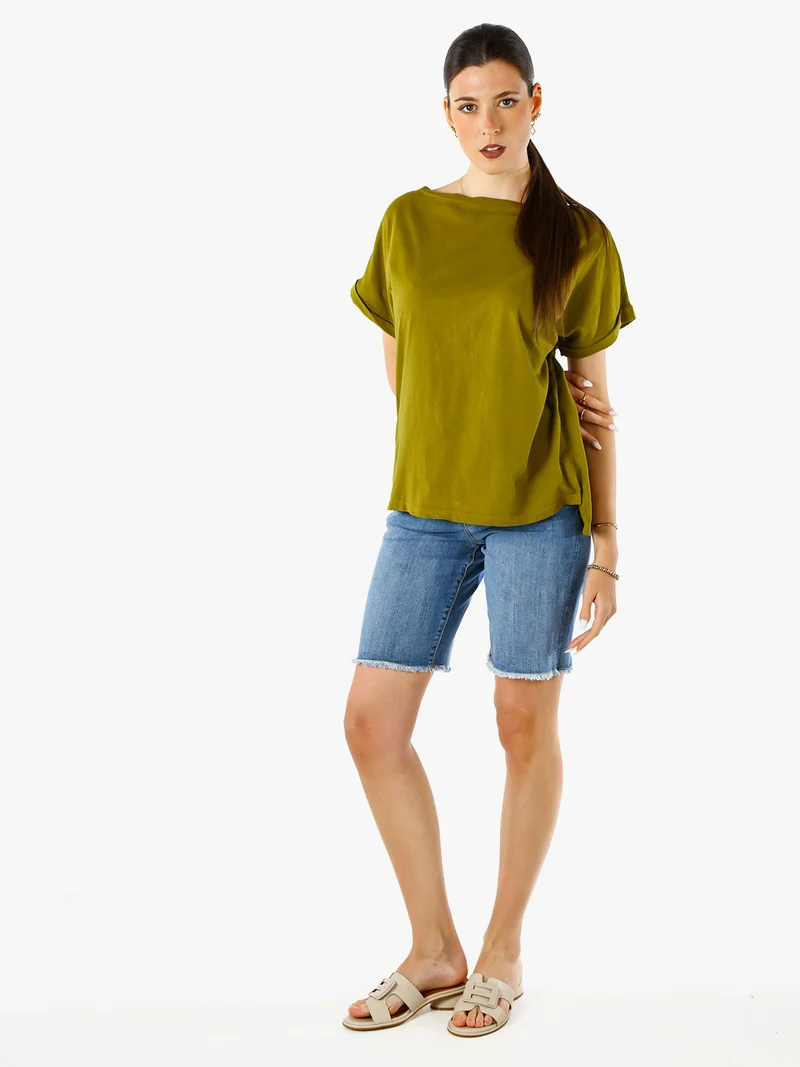T-shirt donna in cotone con scollo a barca - oliva