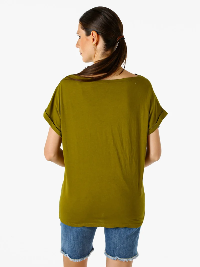T-shirt donna in cotone con scollo a barca - oliva