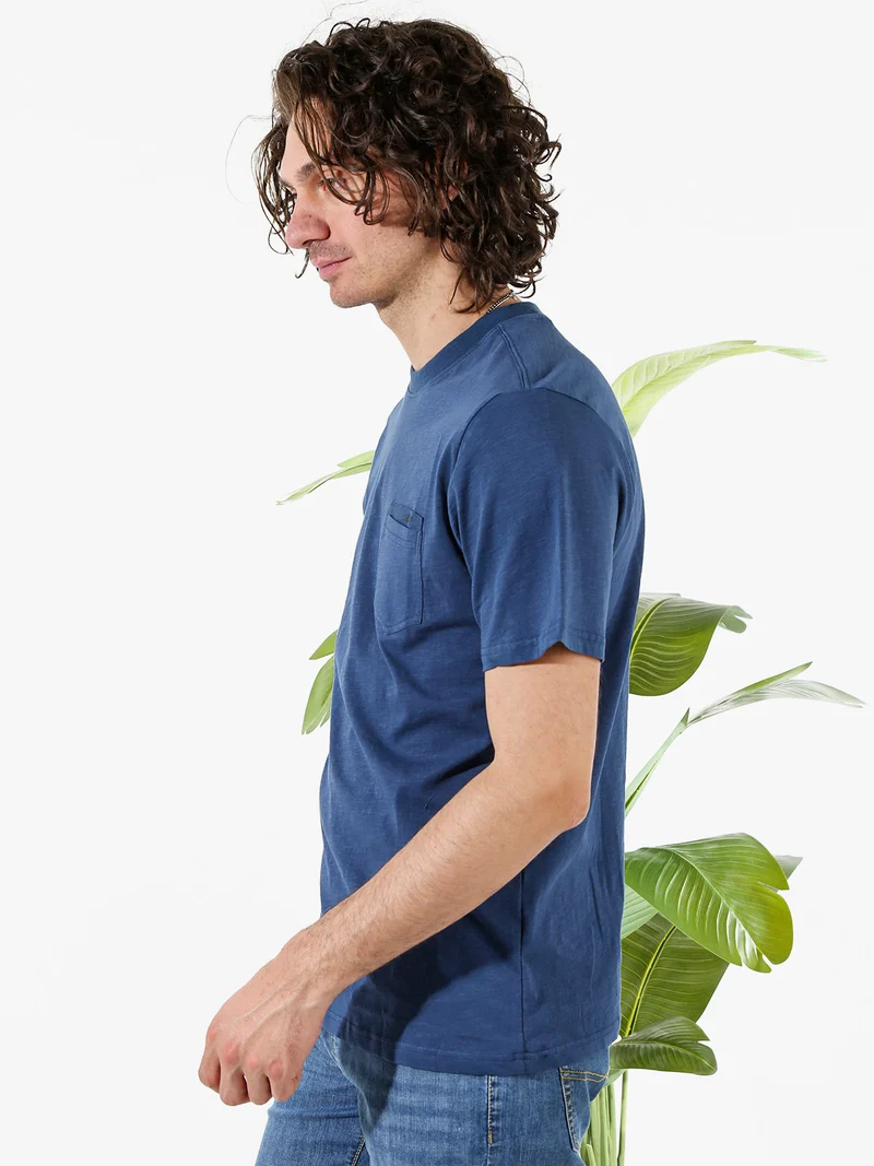 T-shirt da uomo in cotone con taschino - blu
