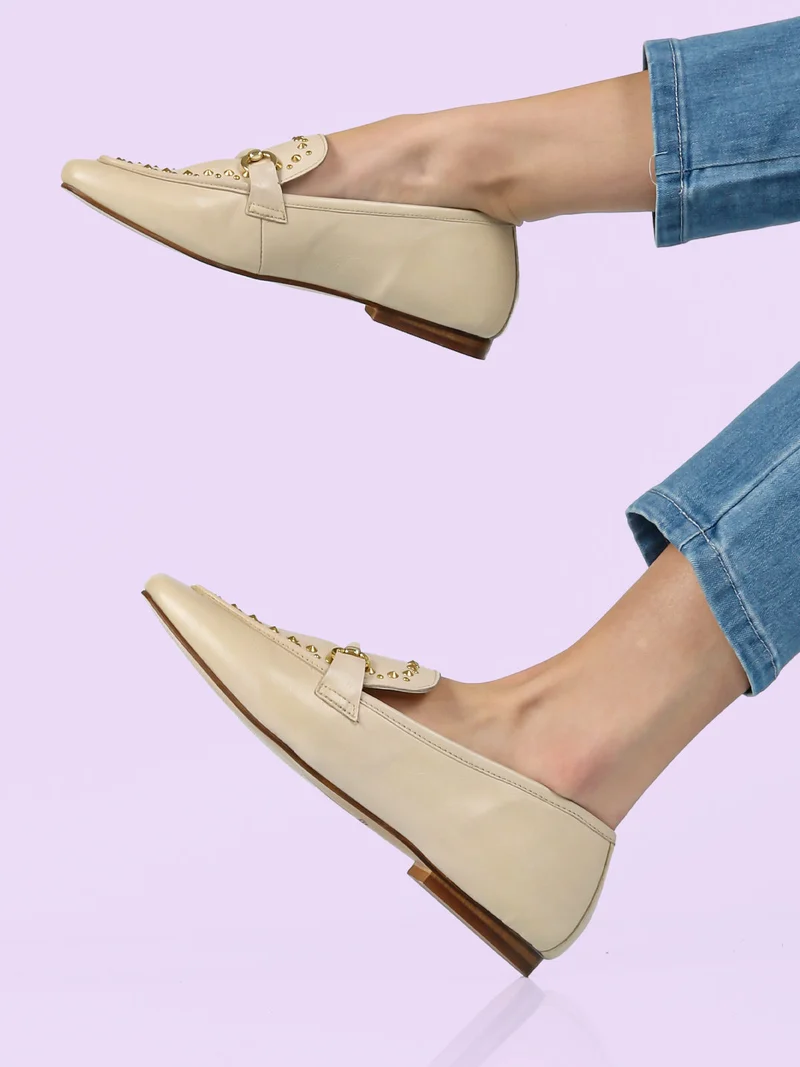 Mocassini donna in pelle con borchie - beige