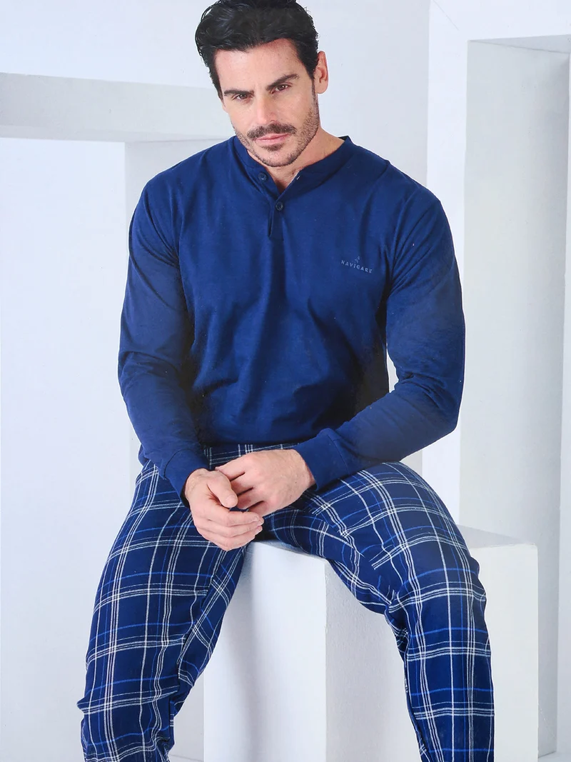 Pigiama da uomo in cotone interlock con pantaloni a quadri - blu scuro