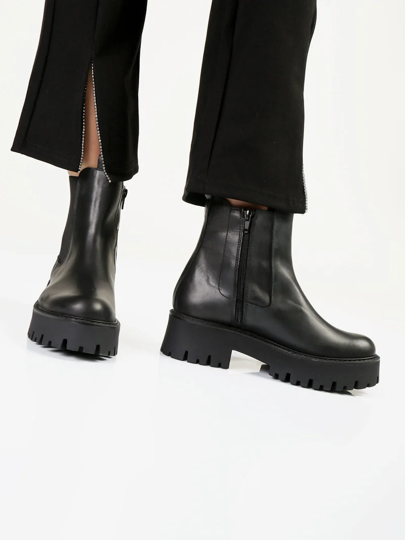 Stivaletti donna in pelle con tacco largo e plateau - nero