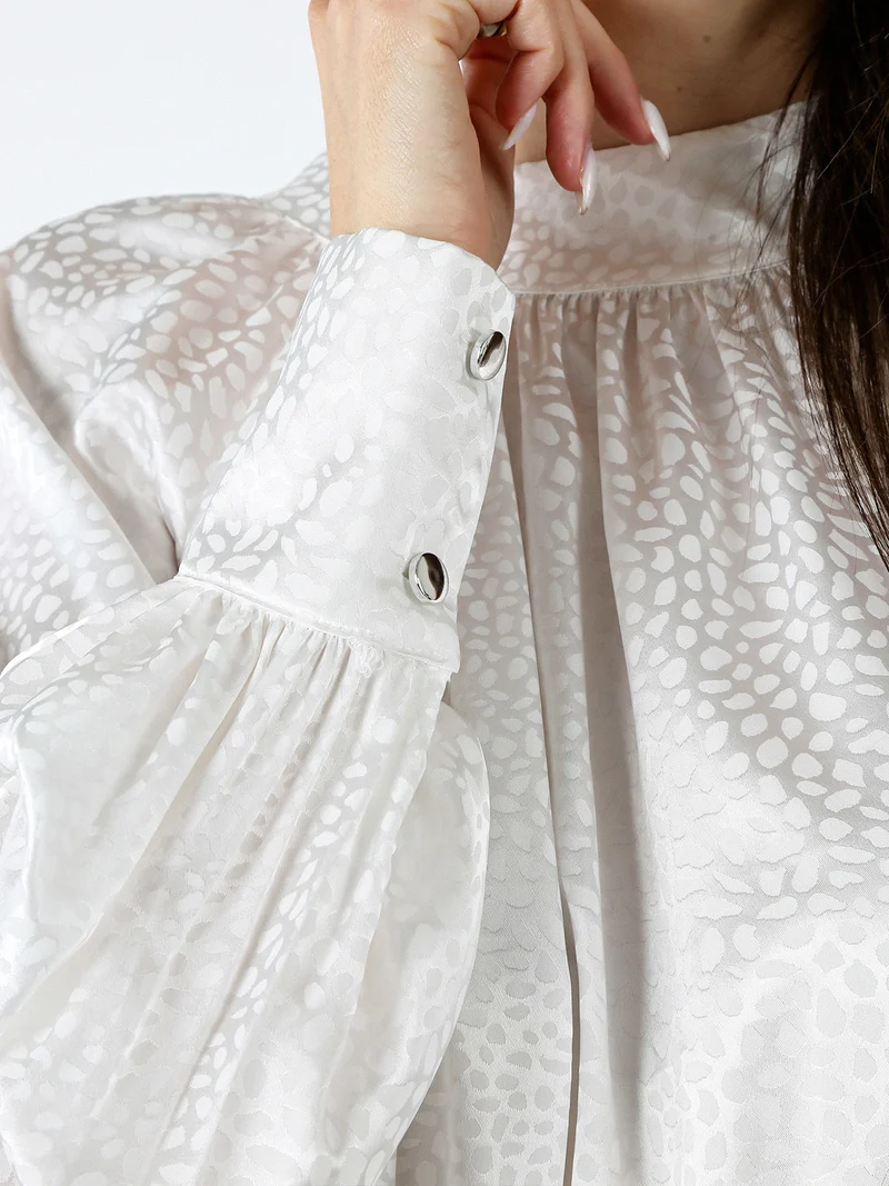 Blusa donna accollata a maniche lunghe linea curvy - bianco