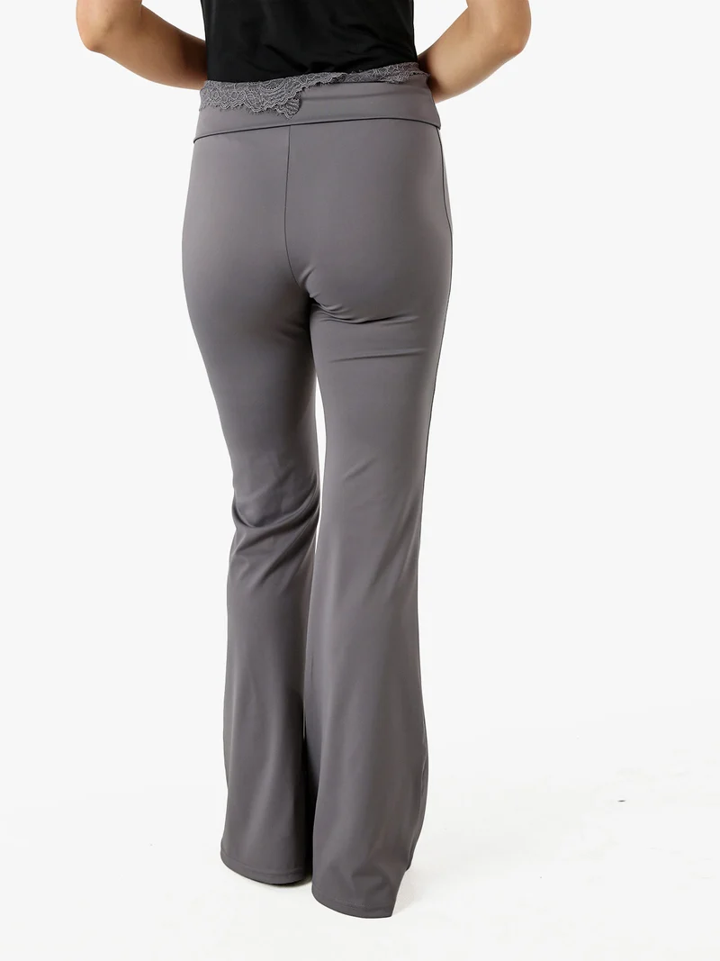 Pantaloni eleganti a zampa con pizzo in vita - grigio