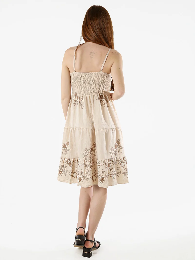 Vestito donna in viscosa con spalline strette e ricami floreali - beige