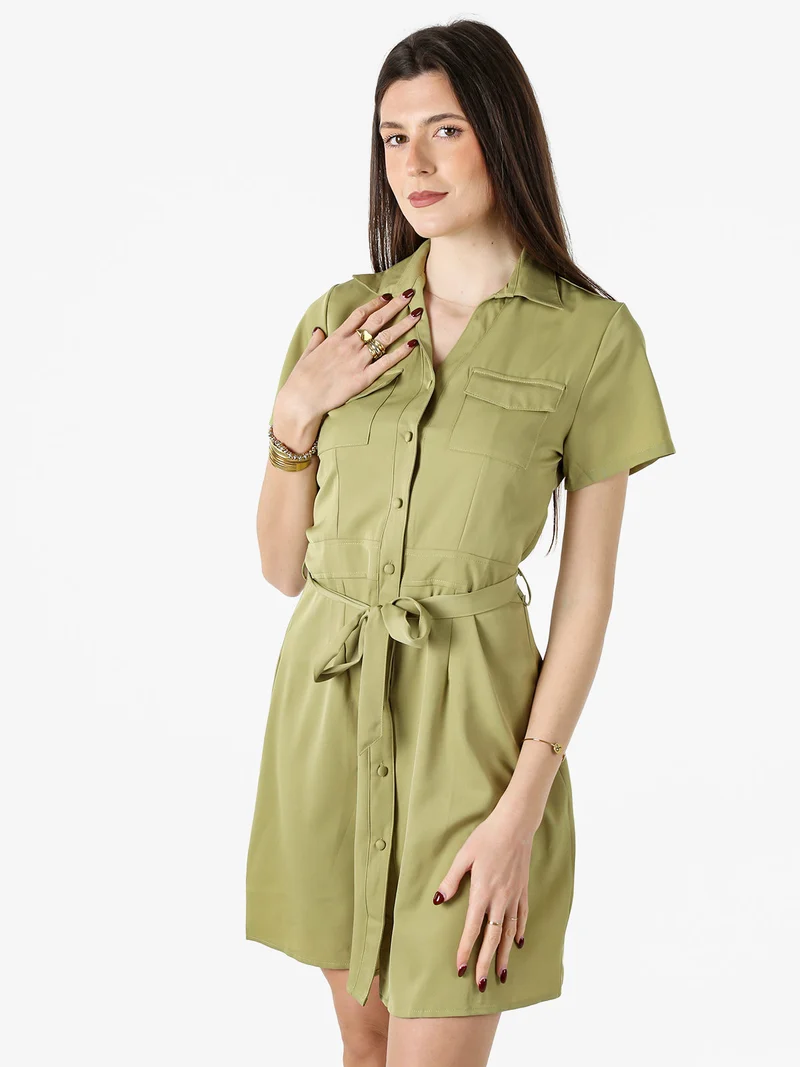 Abito a camicia da donna con maniche corte e bottoni - oliva
