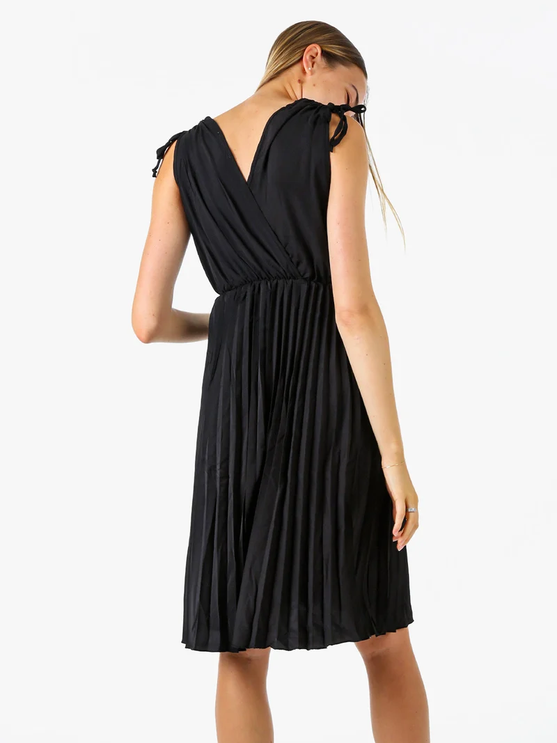 Abito donna a spalla larga con gonna plissettata - nero