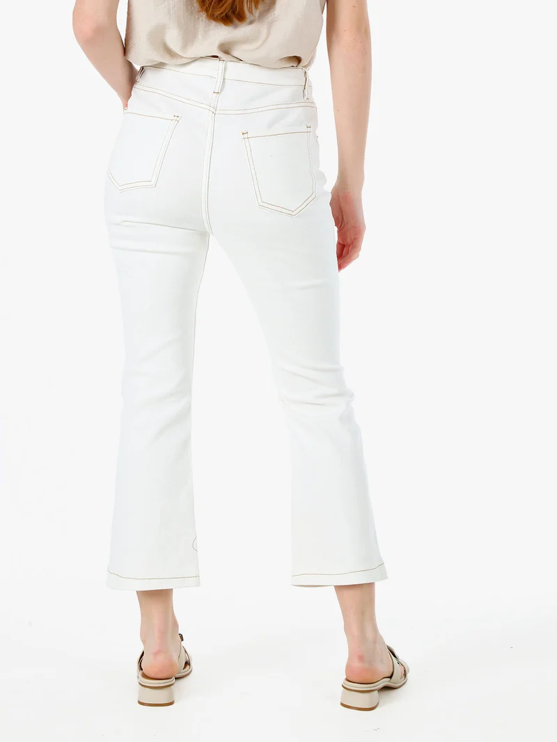 Pantaloni donna jeans cropped a zampa - panna