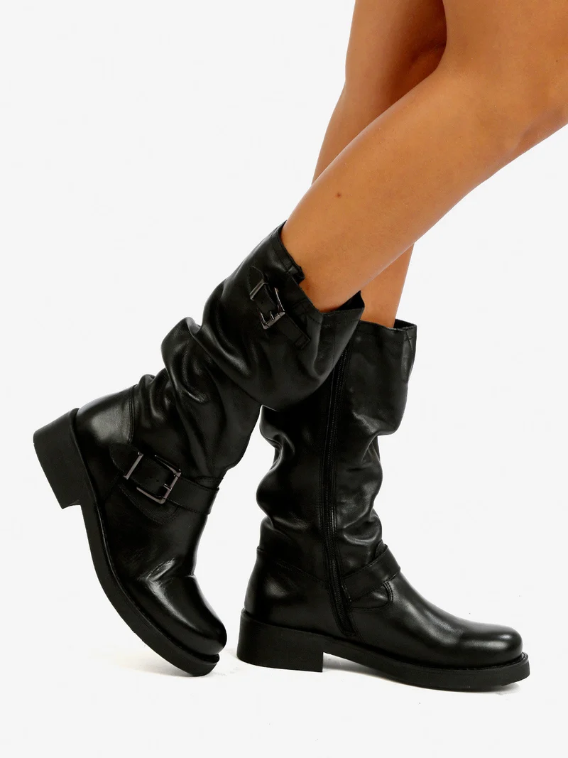 Stivali in pelle da donna con fibbie - nero