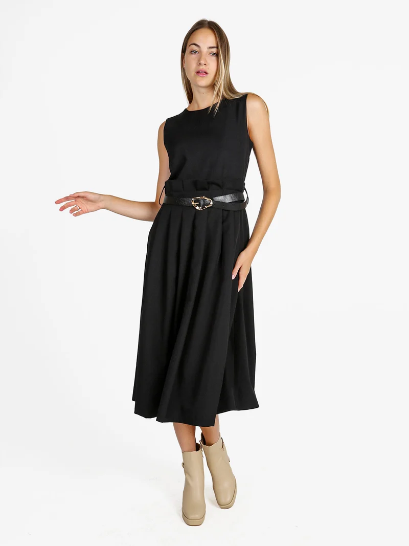 Abito lungo da donna smanicato con cintura - nero