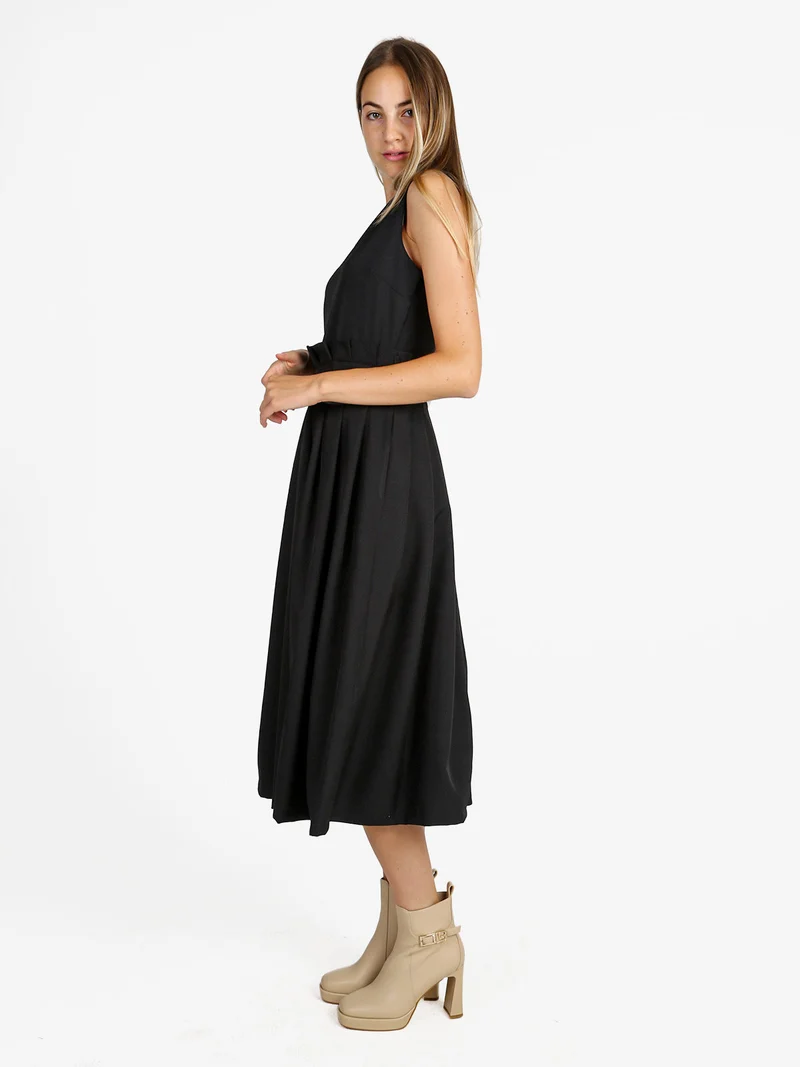 Abito lungo da donna smanicato con cintura - nero