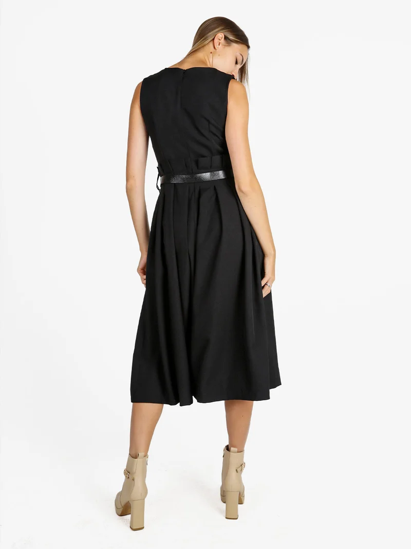 Abito lungo da donna smanicato con cintura - nero