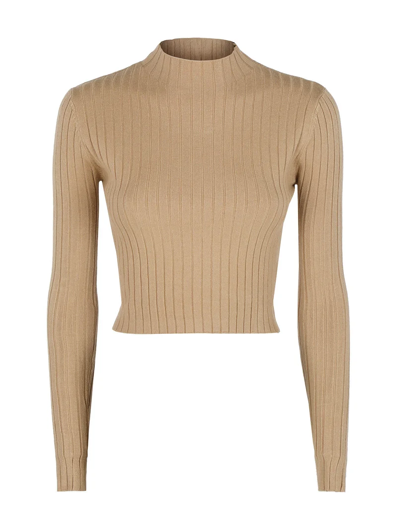 Maglia cropped da donna con collo a lupetto - cammello