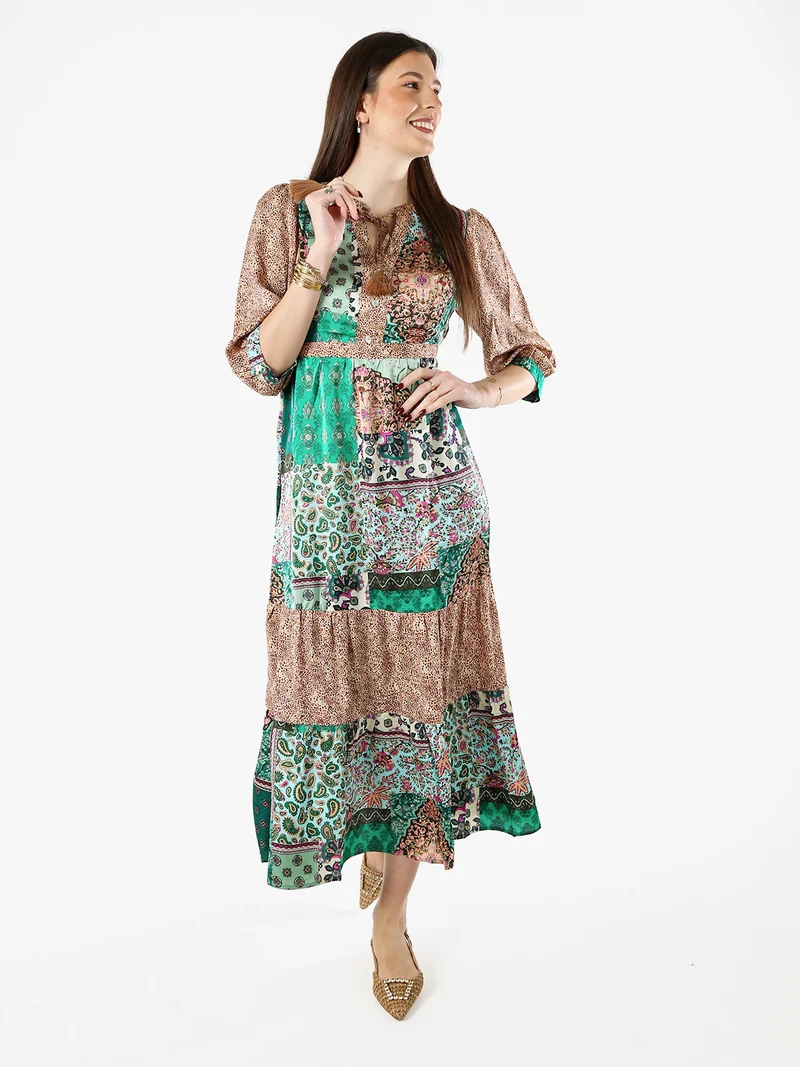 Abito lungo da donna con stampe colorate e maniche a 3/4 - verde