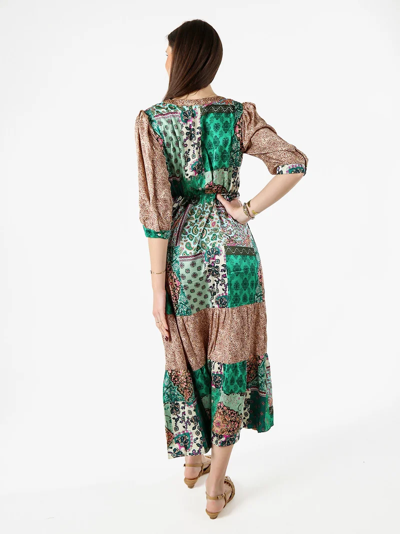 Abito lungo da donna con stampe colorate e maniche a 3/4 - verde