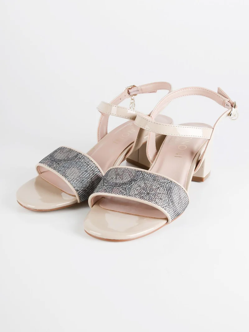 Sandali in vernice con tacco largo - beige
