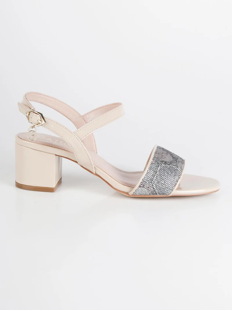 Sandali in vernice con tacco largo - beige