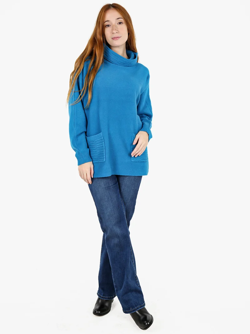 Maglione dolcevita da donna con tasche sul fondo - turchese
