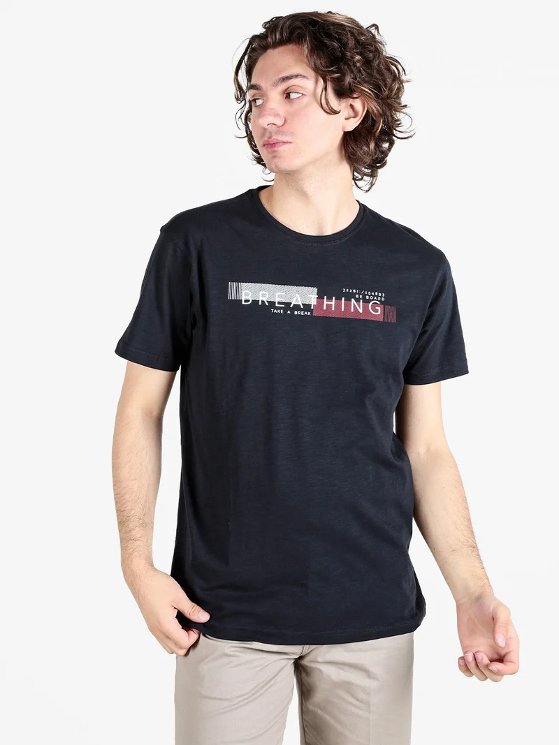 T-shirt uomo in cotone con stampa scrtita - blu scuro