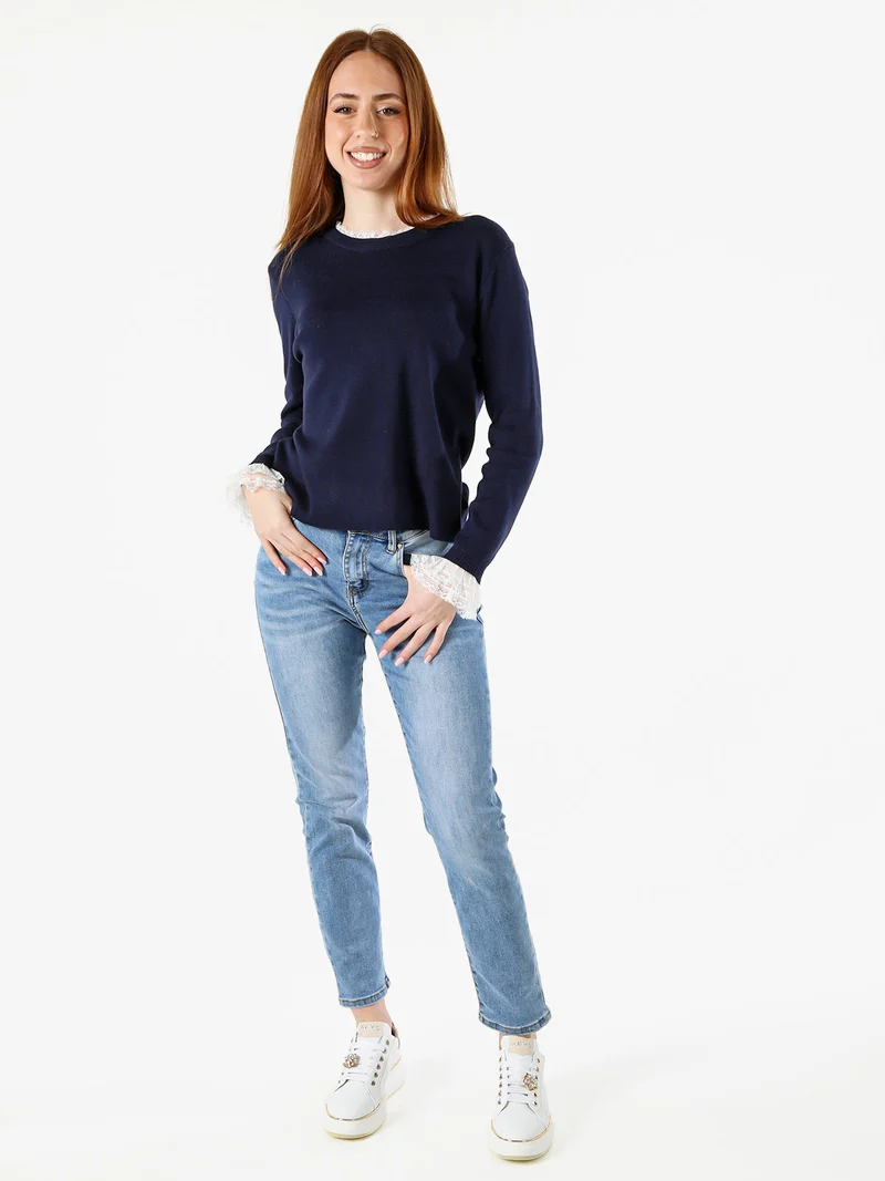 Maglia girocollo da donna con dettagli in pizzo - blu scuro