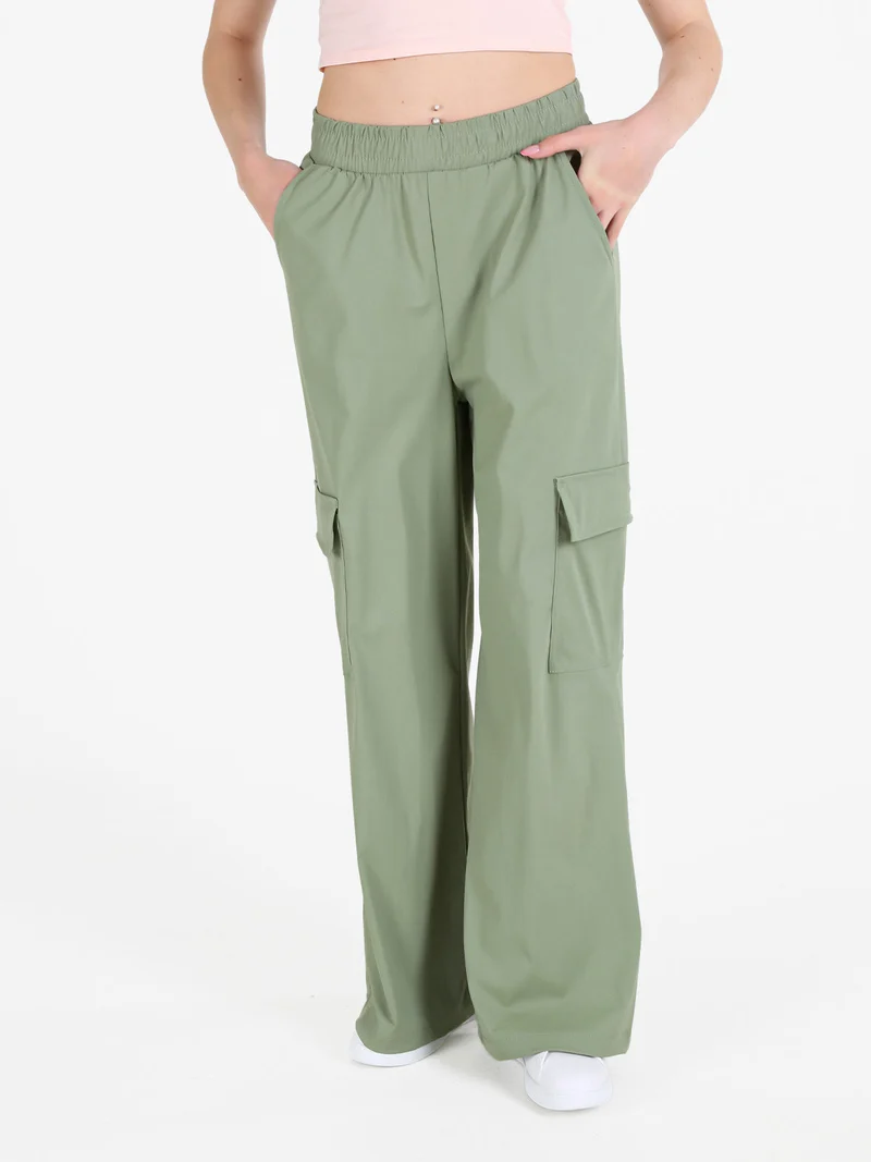 Pantaloni da donna cargo a gamba larga - pistacchio