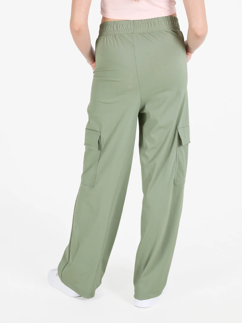 Pantaloni da donna cargo a gamba larga - pistacchio
