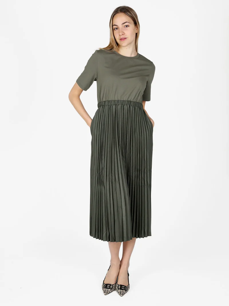 Abito lungo da donna in cotone a maniche corte con gonna plisssettata - militare