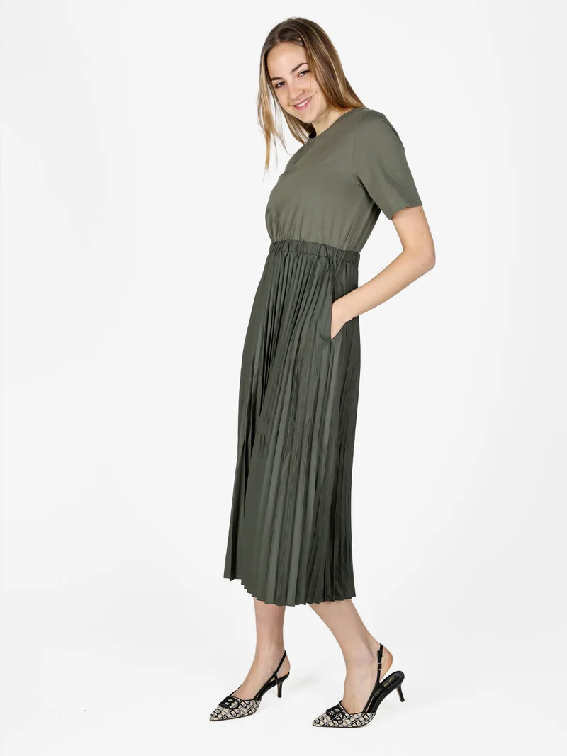 Abito lungo da donna in cotone a maniche corte con gonna plisssettata - militare