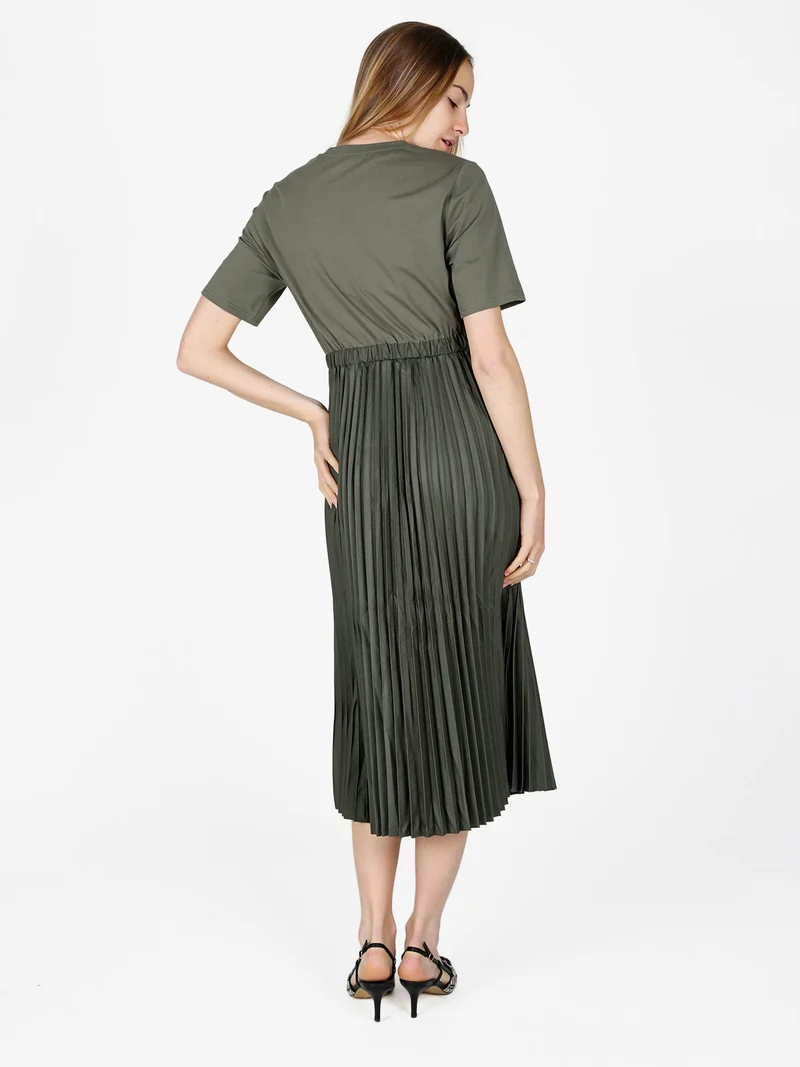 Abito lungo da donna in cotone a maniche corte con gonna plisssettata - militare