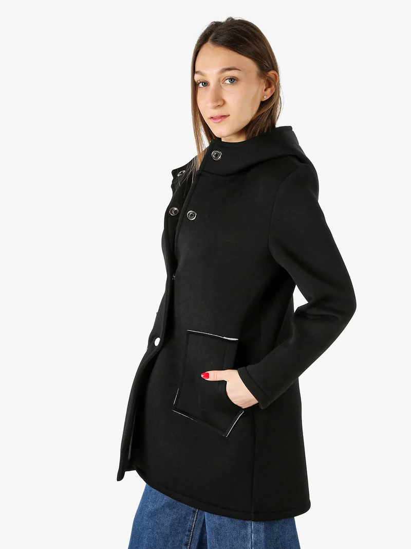 Cappotto da donna in panno con bottoni e cappuccio - nero