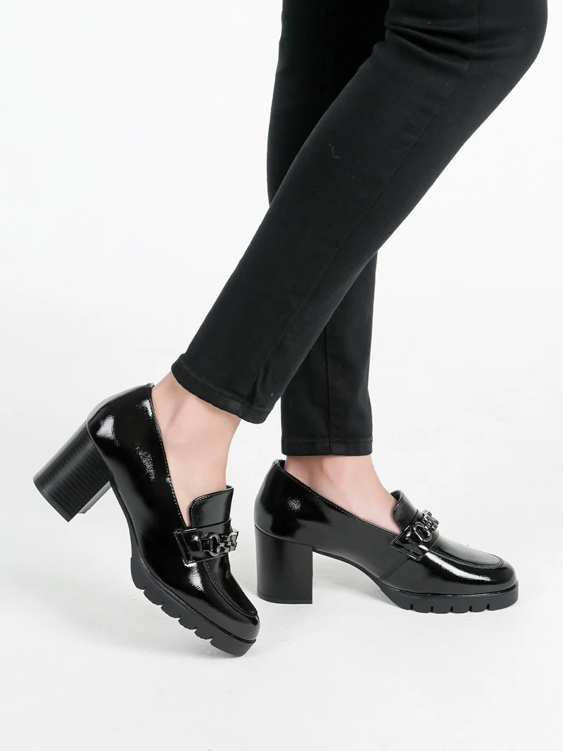 Mocassini donna lucidi con tacco - nero
