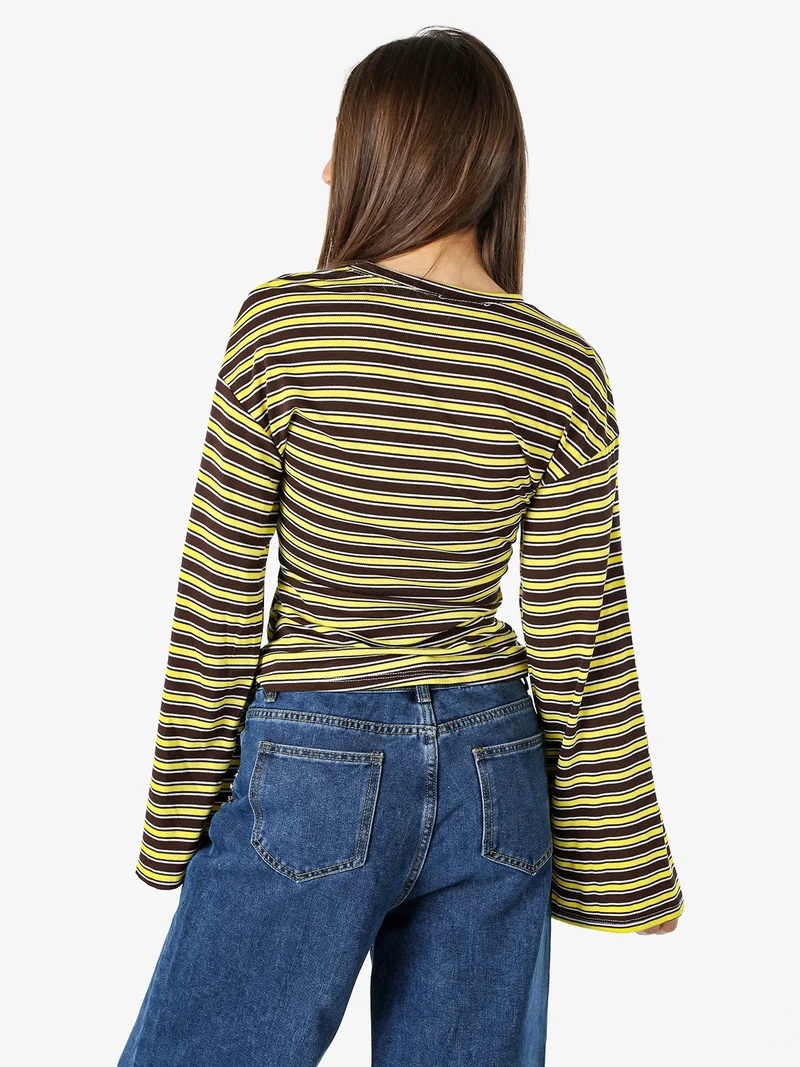 Maglia rigata da donna con maniche lunghe a campana - giallo