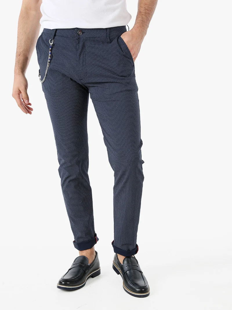 Pantaloni casual da uomo con stampa texture e dettaglio catena - blu scuro