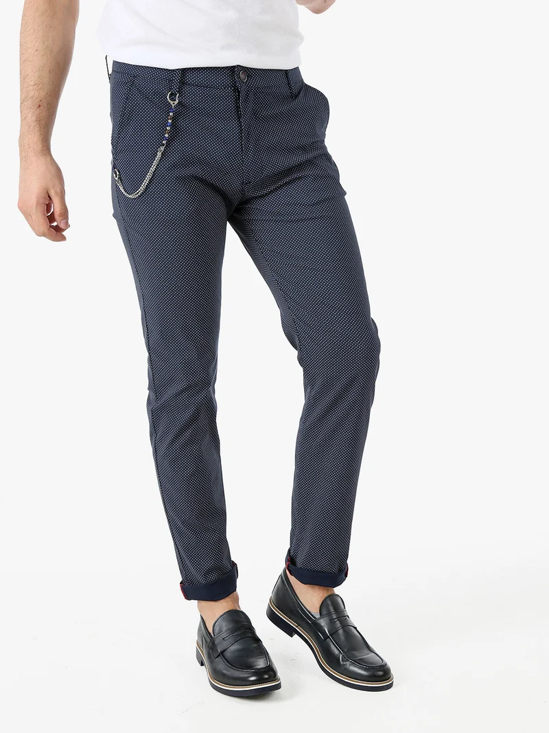 Pantaloni casual da uomo con stampa texture e dettaglio catena - blu scuro