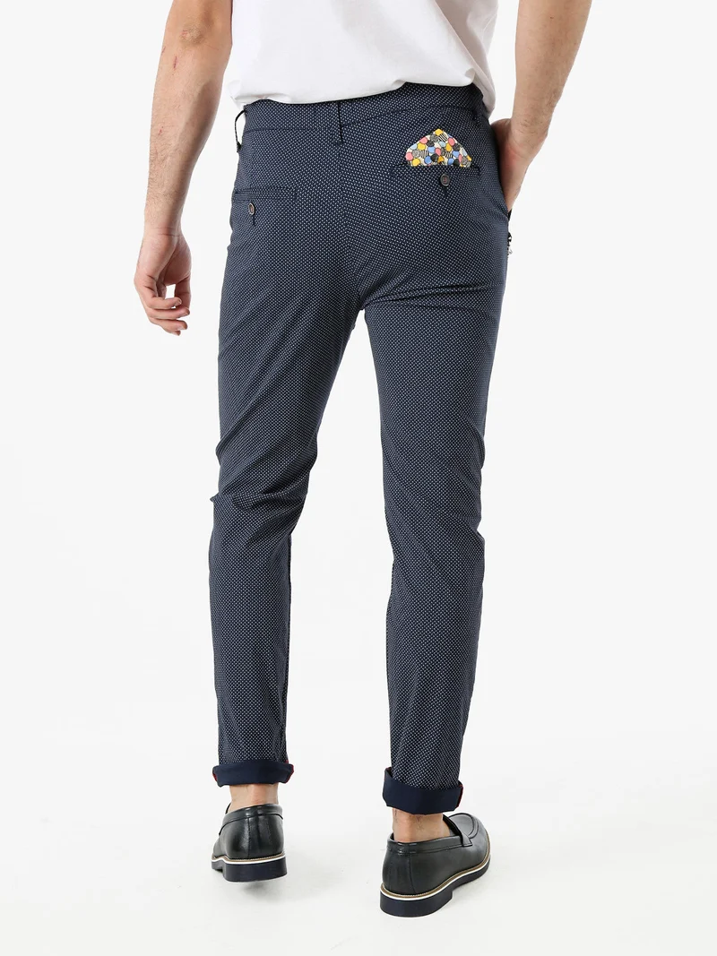 Pantaloni casual da uomo con stampa texture e dettaglio catena - blu scuro