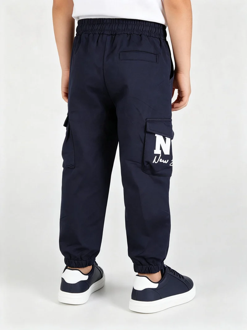 Pantaloni sportivi da bambino con tasconi laterali e interno felpato - blu scuro