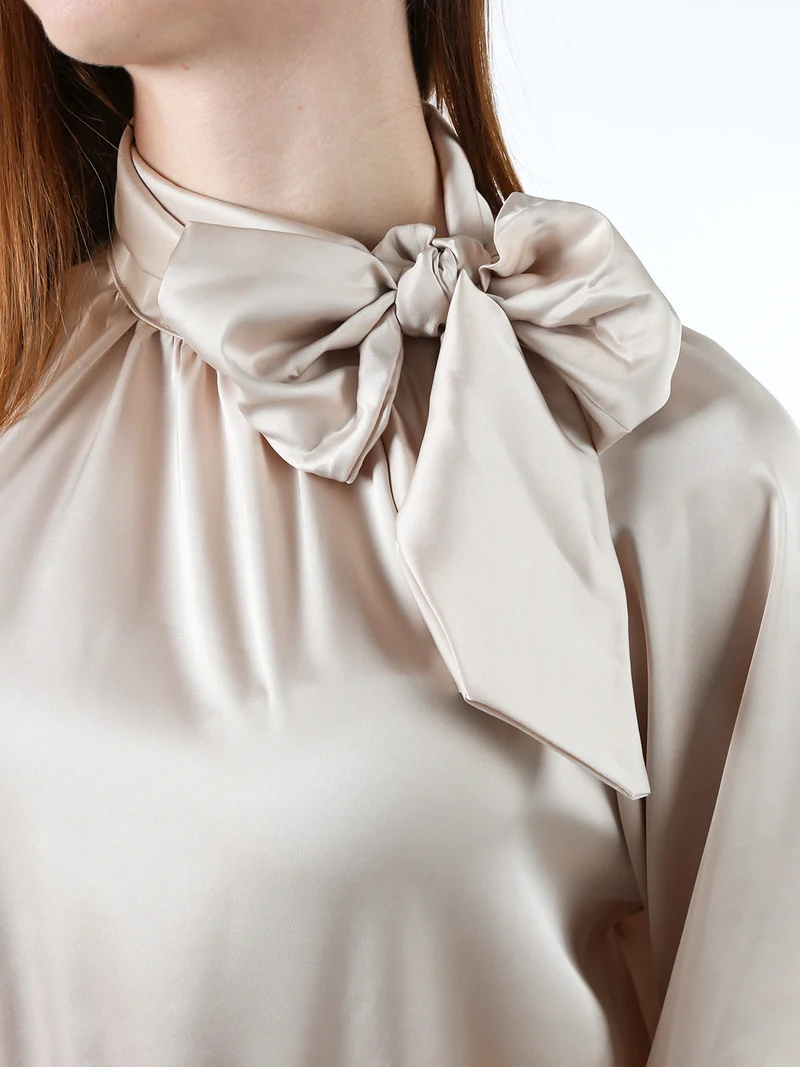 Blusa donna in tessuto simil raso a maniche lunghe - beige