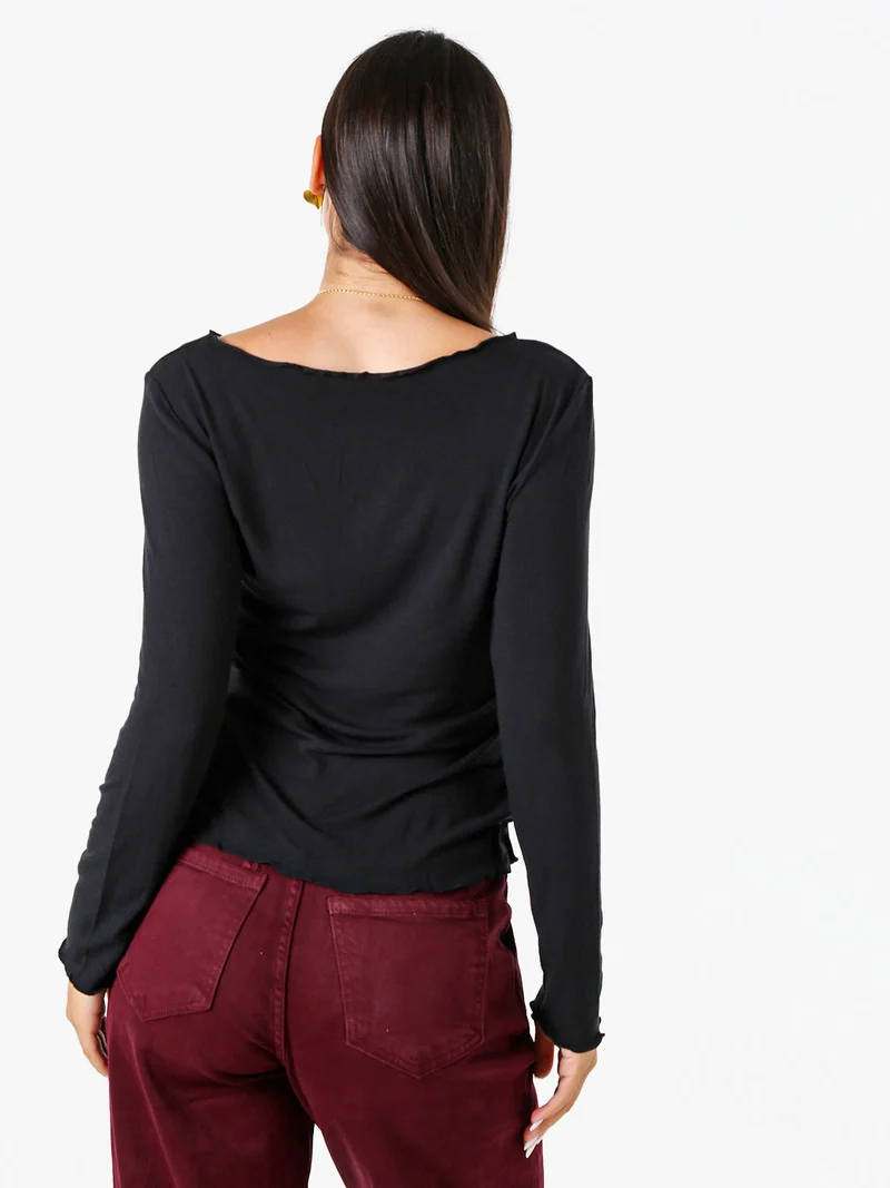 Maglia donna a maniche lunghe con scollo a barchetta - nero