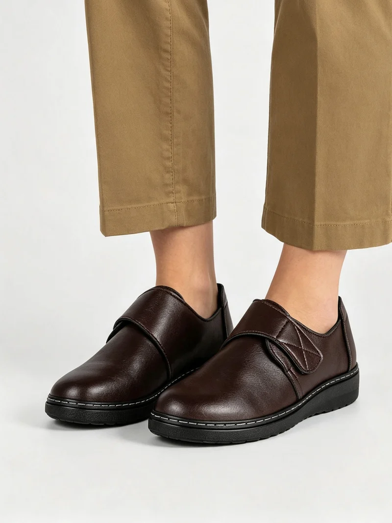Mocassini donna comfort con cinturino a strappo - moro