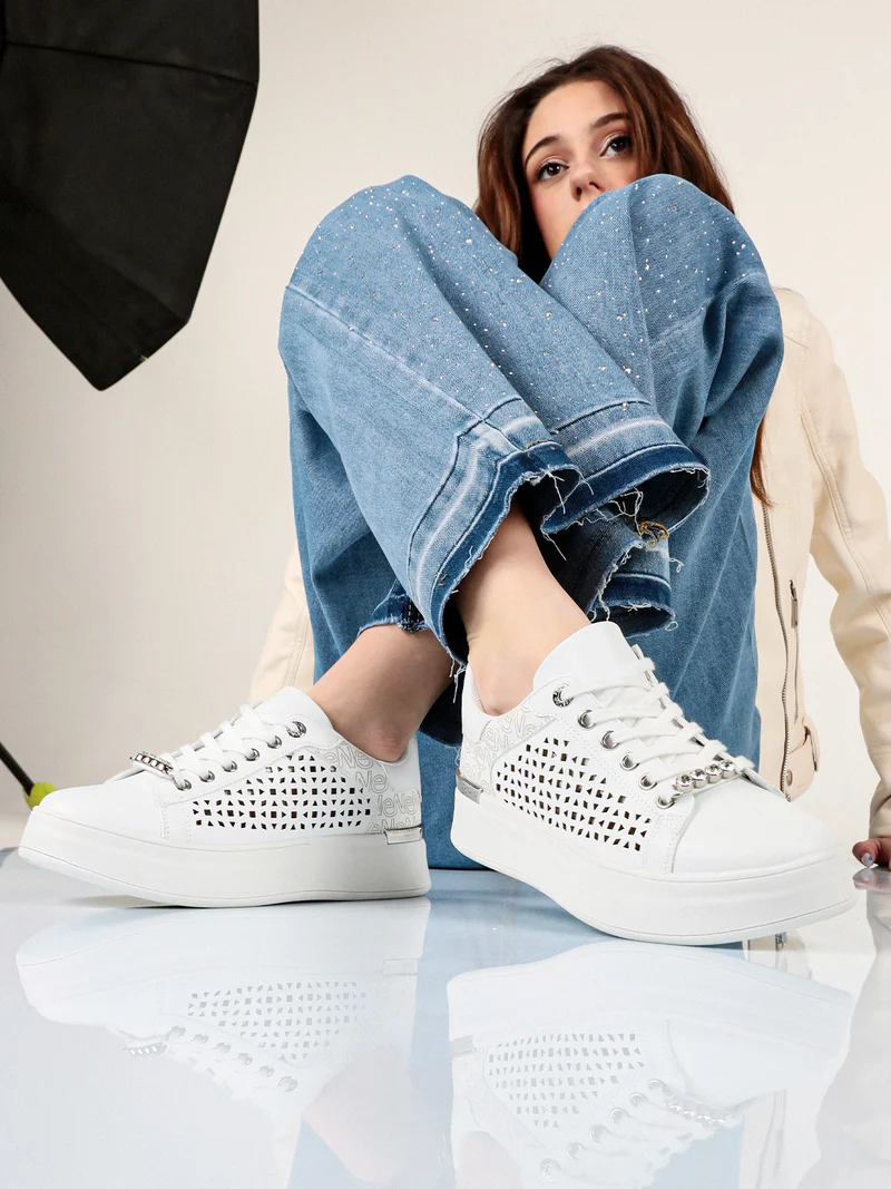 Sneakers donna con lacci e zip e dettaglio strass - bianco