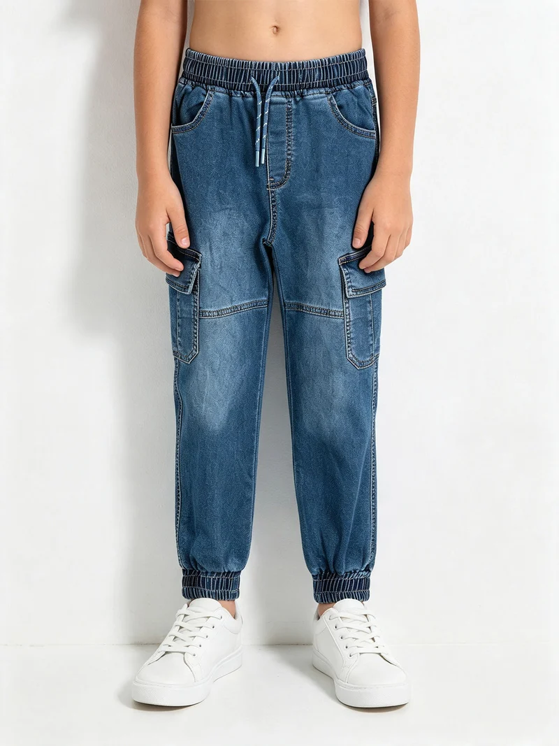 Jeans cargo da ragazzo con coulisse e polsini - blu