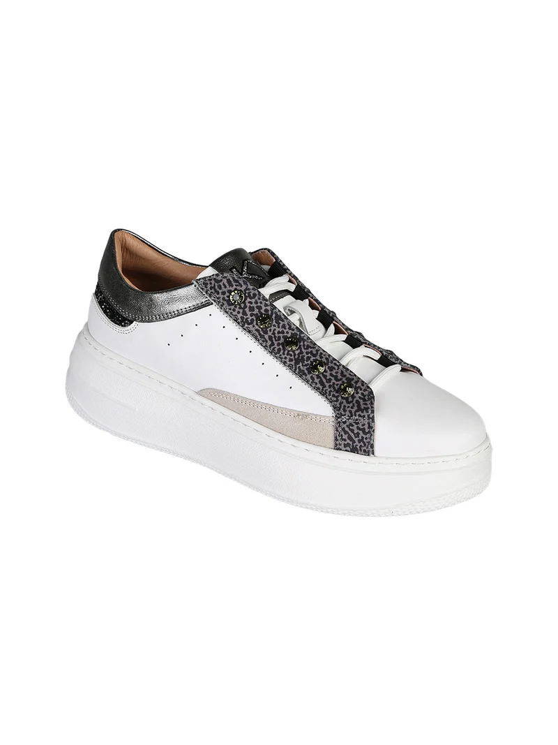 Sneakers donna in pelle con borchie e platform - bianco