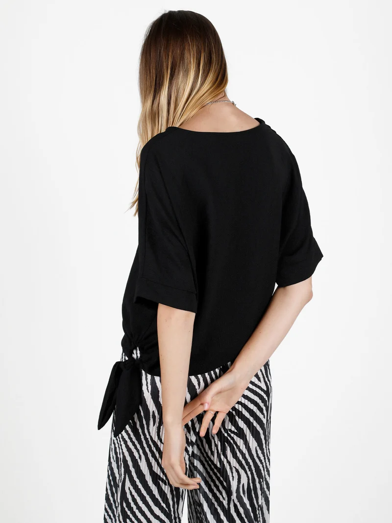 Blusa donna a maniche corte con anello laterale - nero