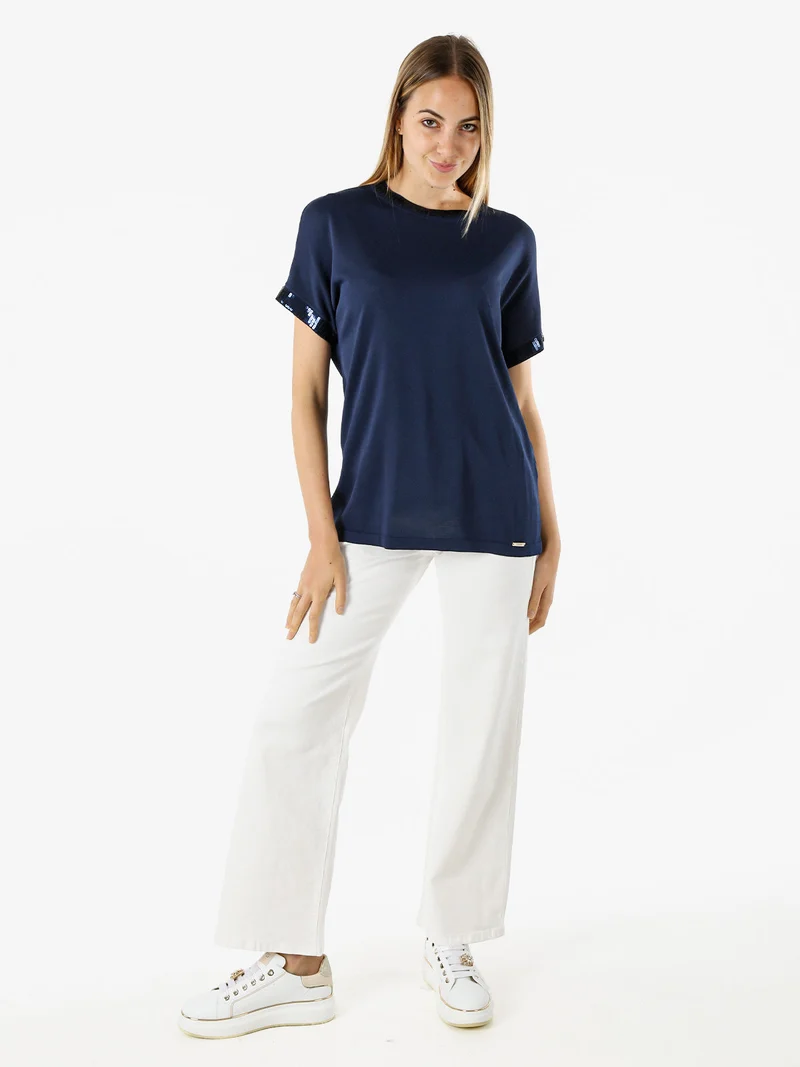 Maglia girocollo da donna a maniche corte con paillettes decorative - blu scuro