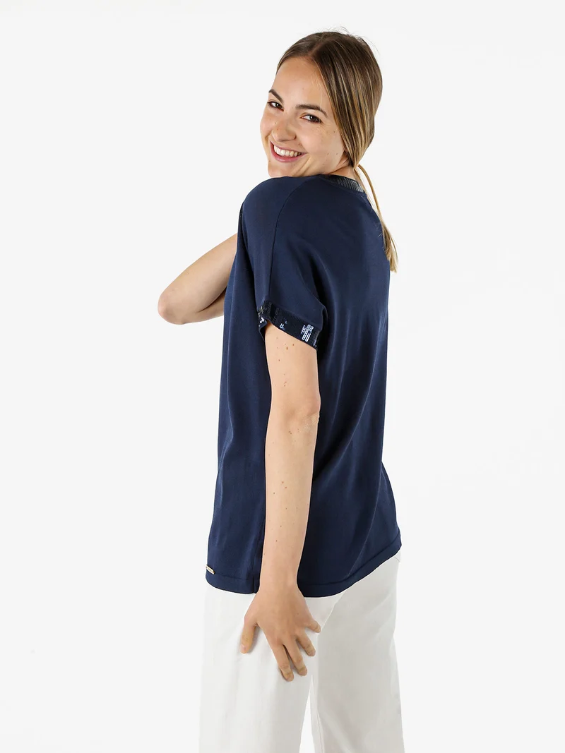 Maglia girocollo da donna a maniche corte con paillettes decorative - blu scuro