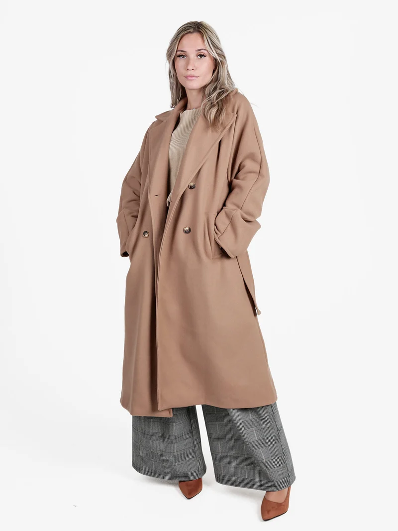 Cappotto lungo da donna con chiusura a doppiopetto - cammello
