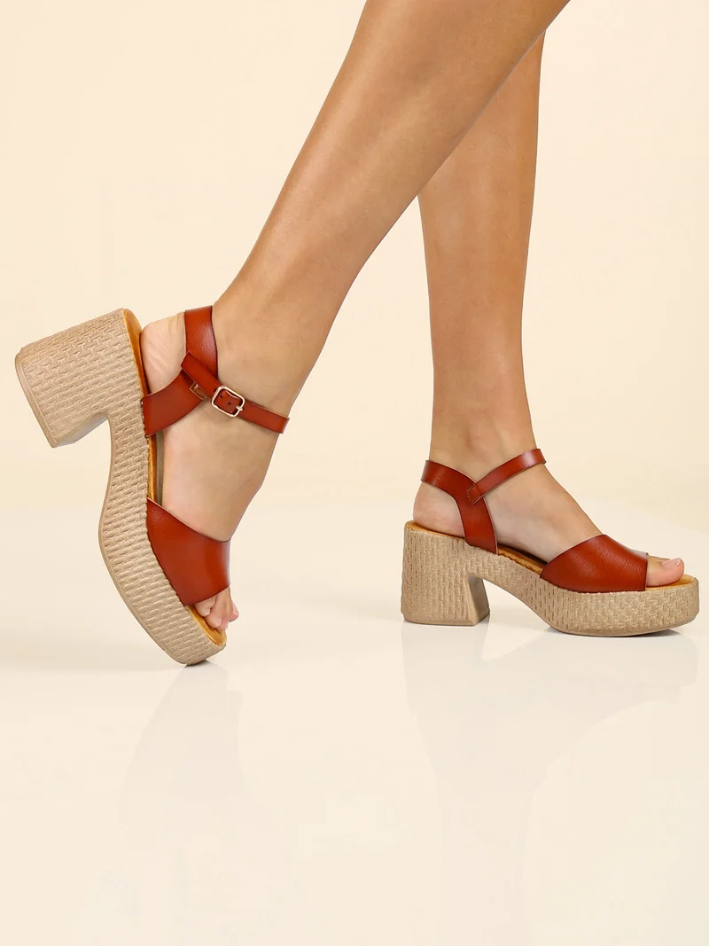 Sandali donna con tacco e plateau - cammello
