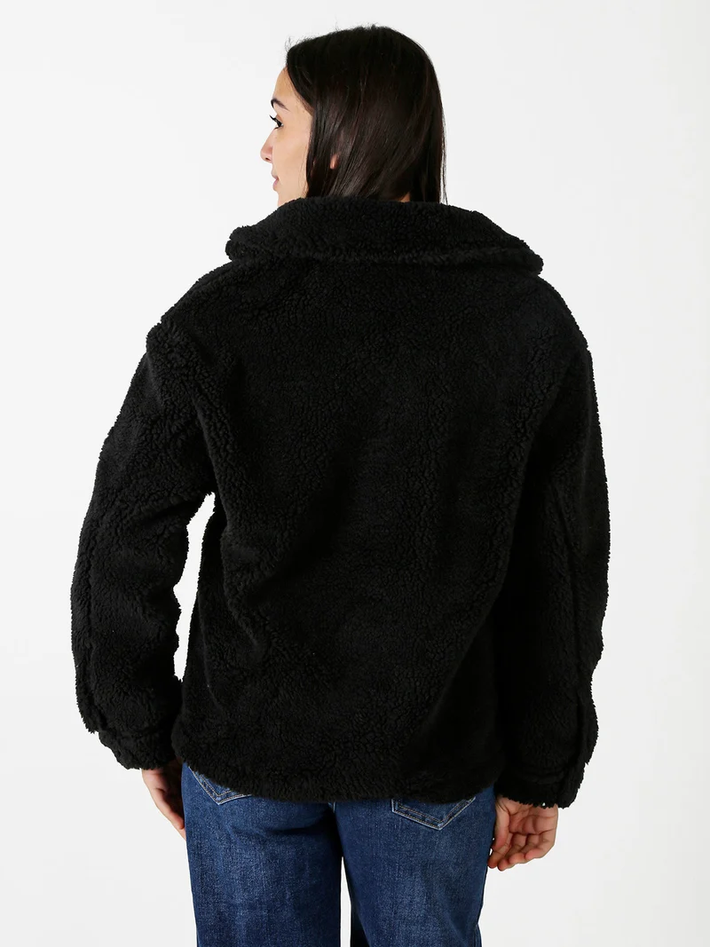 Cappotto corto teddy da donna con bottoni - nero