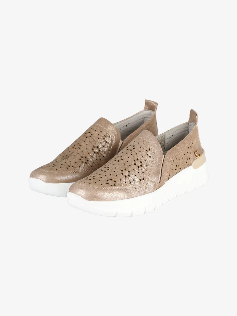 Mocassini in pelle traforata da donna con zeppa - beige